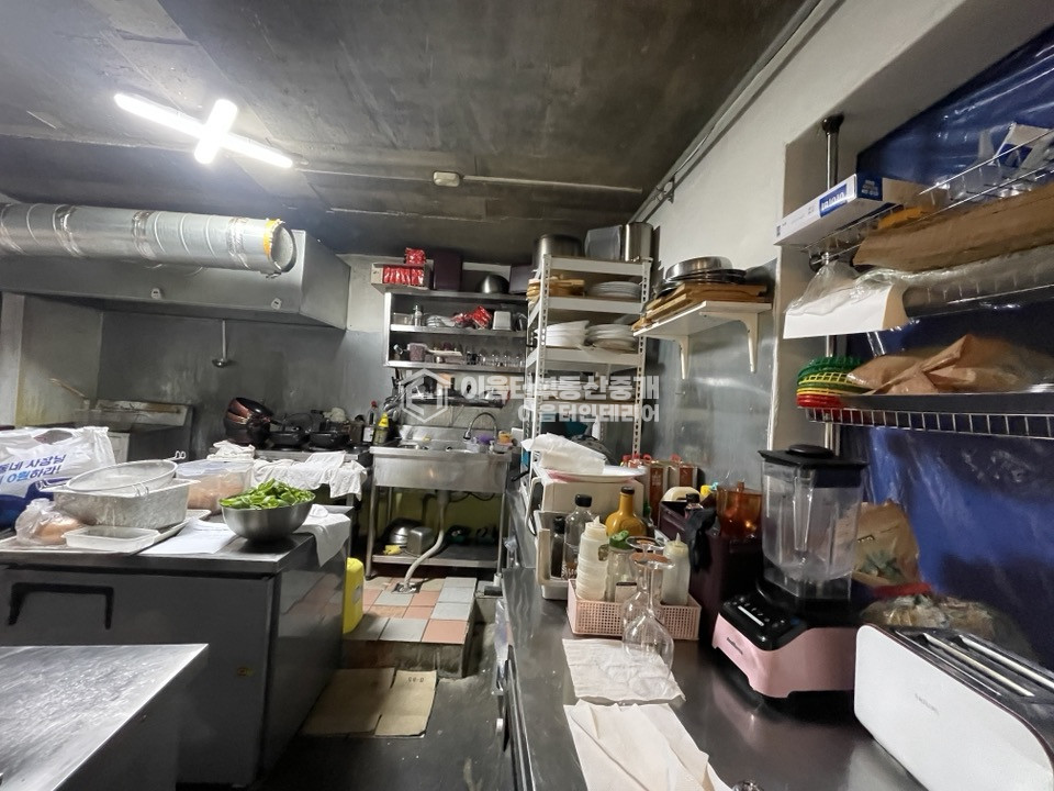 서울 마포구 서교동 숲길뷰 1층 벚꽃뷰 경의선숲길 바로 앞 상가 술집 음식점 감성 최고 월세 매물번호 10215 사진 16