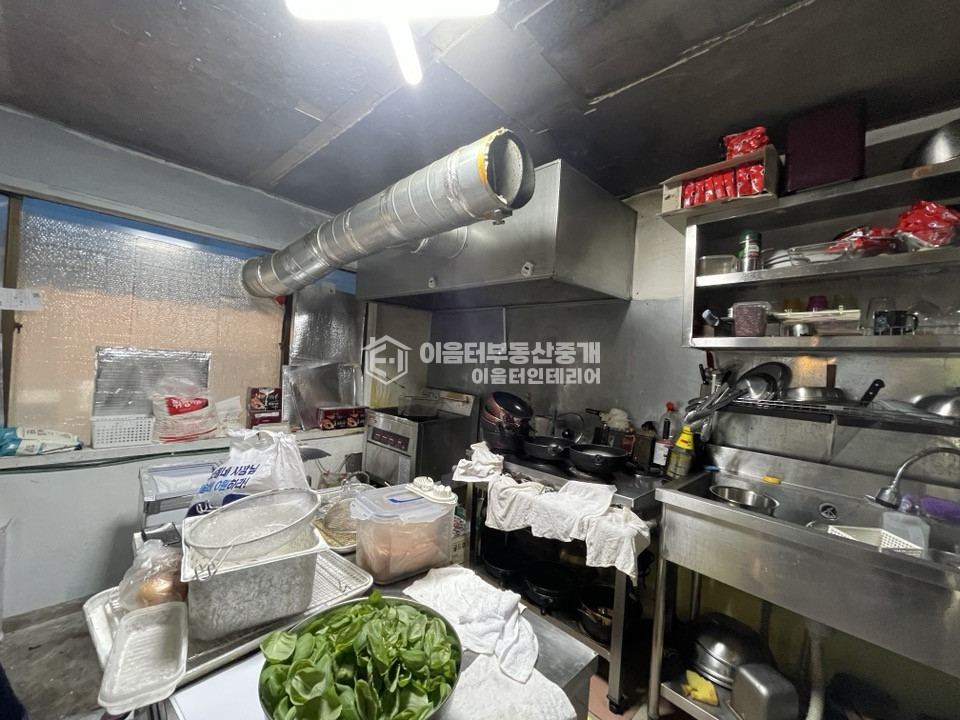 서울 마포구 서교동 숲길뷰 1층 벚꽃뷰 경의선숲길 바로 앞 상가 술집 음식점 감성 최고 월세 매물번호 10215 사진 17