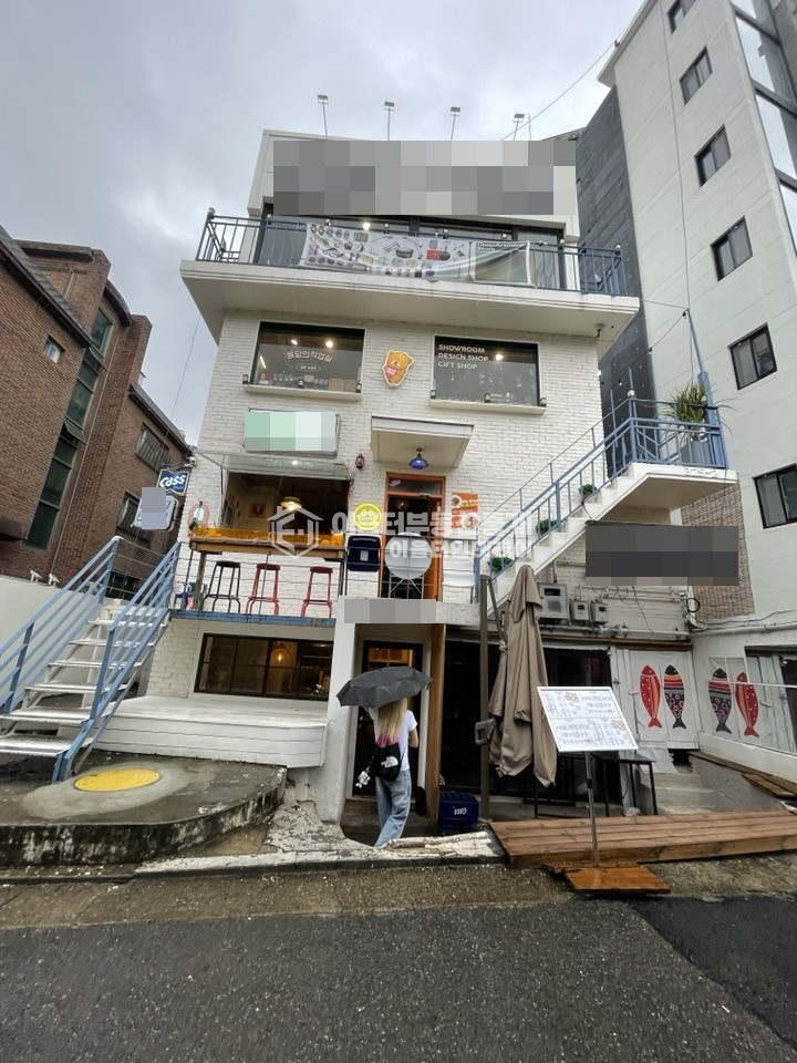 서울 마포구 서교동 무권리 숲길뷰 육안상 1층 상가 벚꽃뷰 경의선숲길 바로 앞 예쁜 건물 월세 매물번호 10214 사진 1