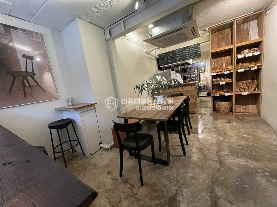 서울 마포구 서교동 무권리 숲길뷰 육안상 1층 상가 벚꽃뷰 경의선숲길 바로 앞 예쁜 건물 월세 매물번호 10214 사진 2