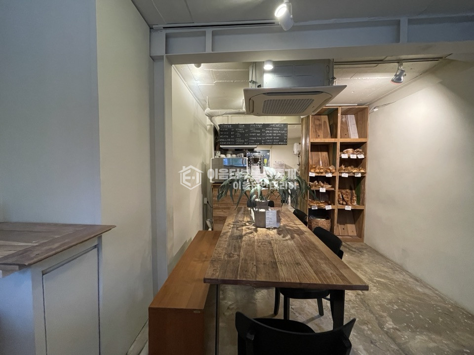 서울 마포구 서교동 무권리 숲길뷰 육안상 1층 상가 벚꽃뷰 경의선숲길 바로 앞 예쁜 건물 월세 매물번호 10214 사진 5