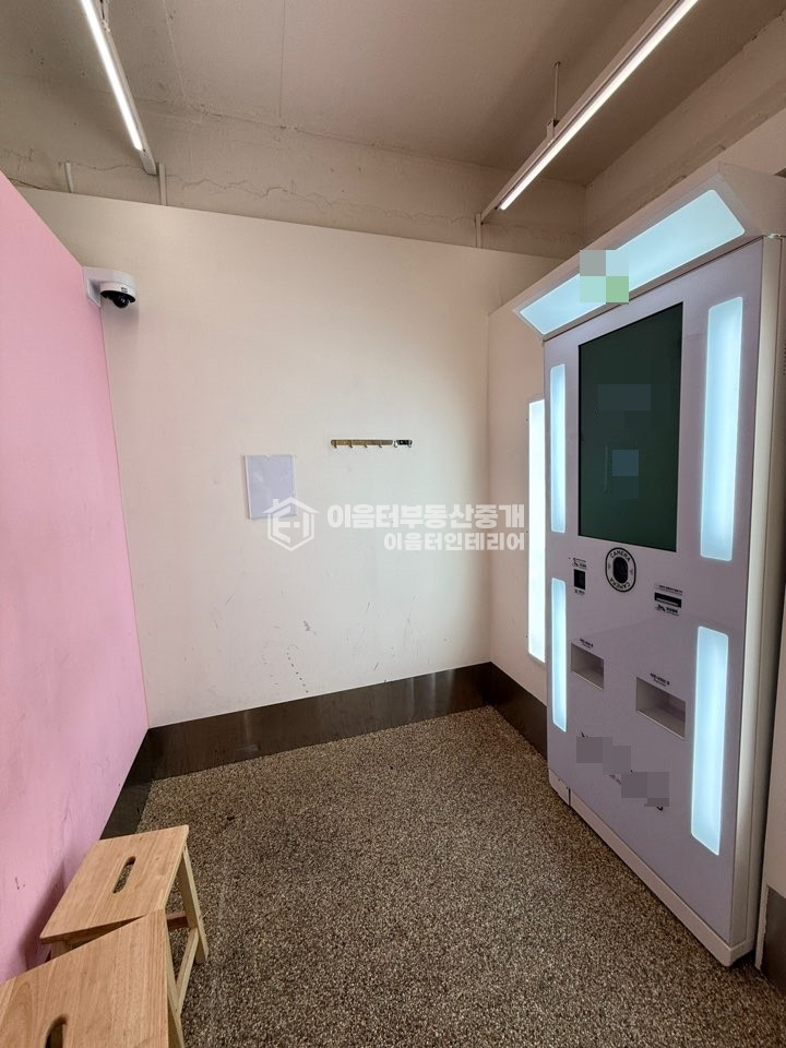 서울 마포구 서교동 상상마당 초입 메인에 위치.노출 좋은 1층 통창 상가. 월세 매물번호 10386 사진 7