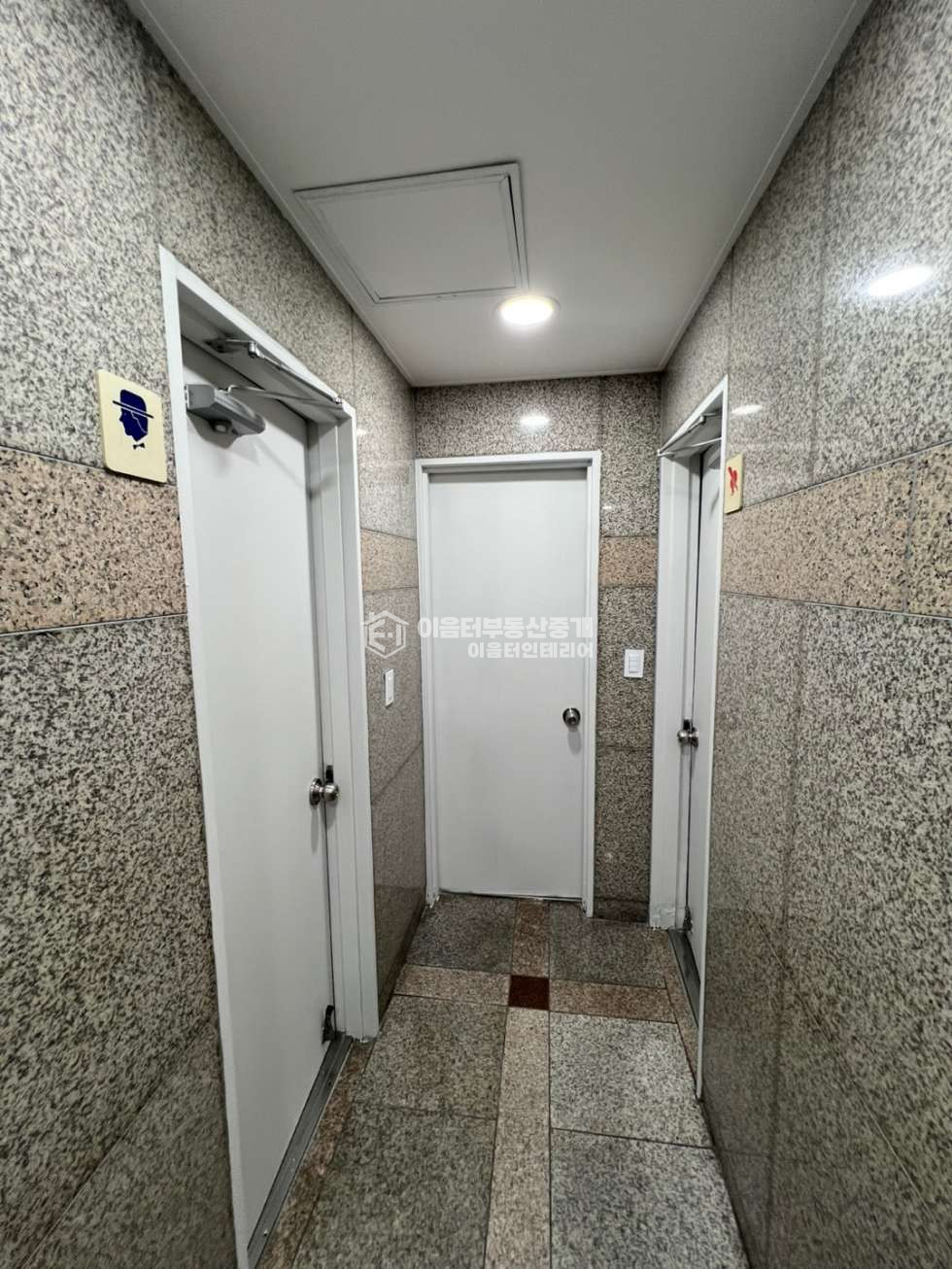 서울 마포구 서교동 더블역세권.대로변.내외관 최상 대형사무실. 즉시입주.엘베O주차O 월세 매물번호 10392 사진 15