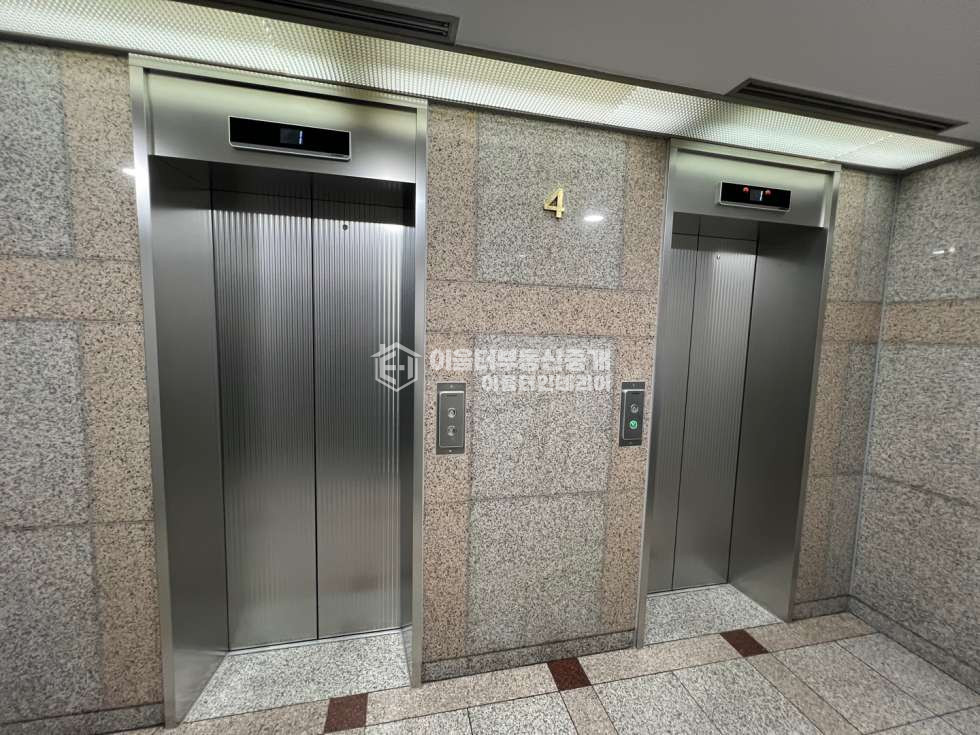 서울 마포구 서교동 더블역세권.대로변.내외관 최상 대형사무실. 즉시입주.엘베O주차O 월세 매물번호 10392 사진 16