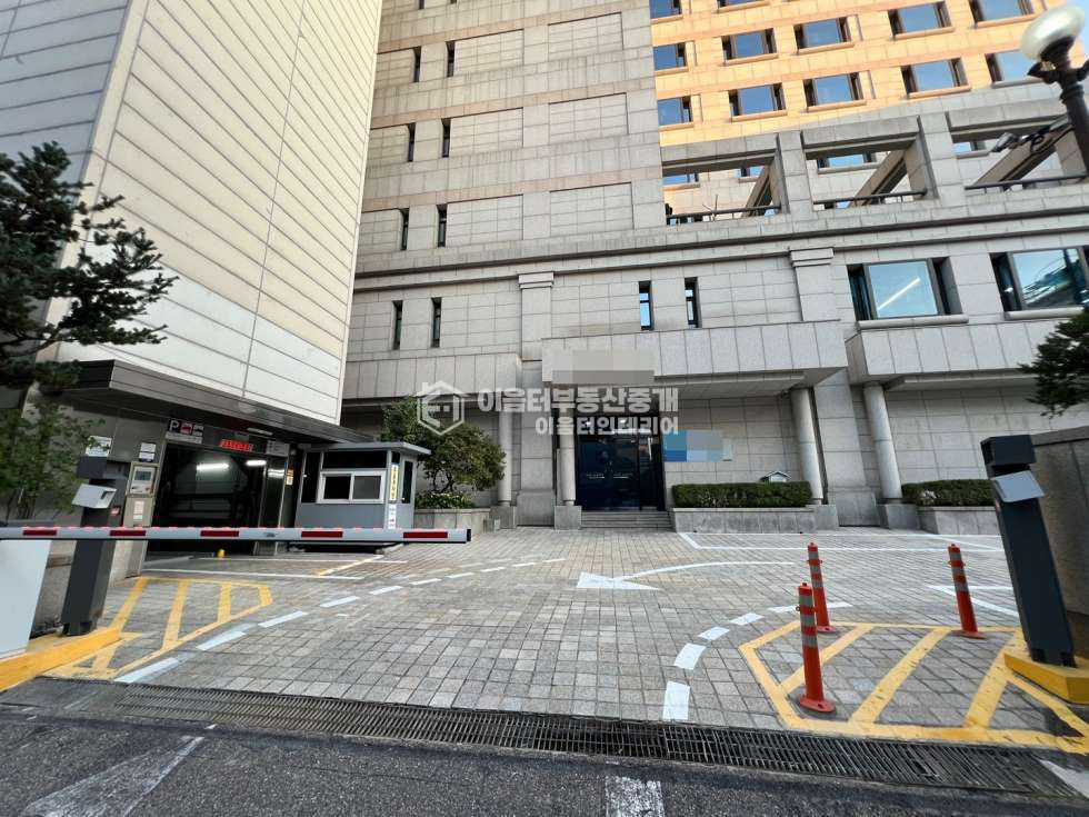 서울 마포구 서교동 더블역세권.대로변.내외관 최상 대형사무실. 즉시입주.엘베O주차O 월세 매물번호 10392 사진 24