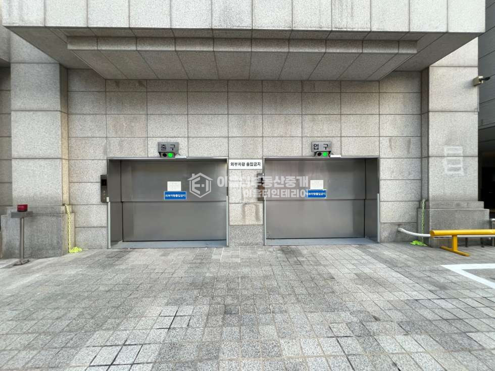 서울 마포구 서교동 더블역세권.대로변.내외관 최상 대형사무실. 즉시입주.엘베O주차O 월세 매물번호 10392 사진 27