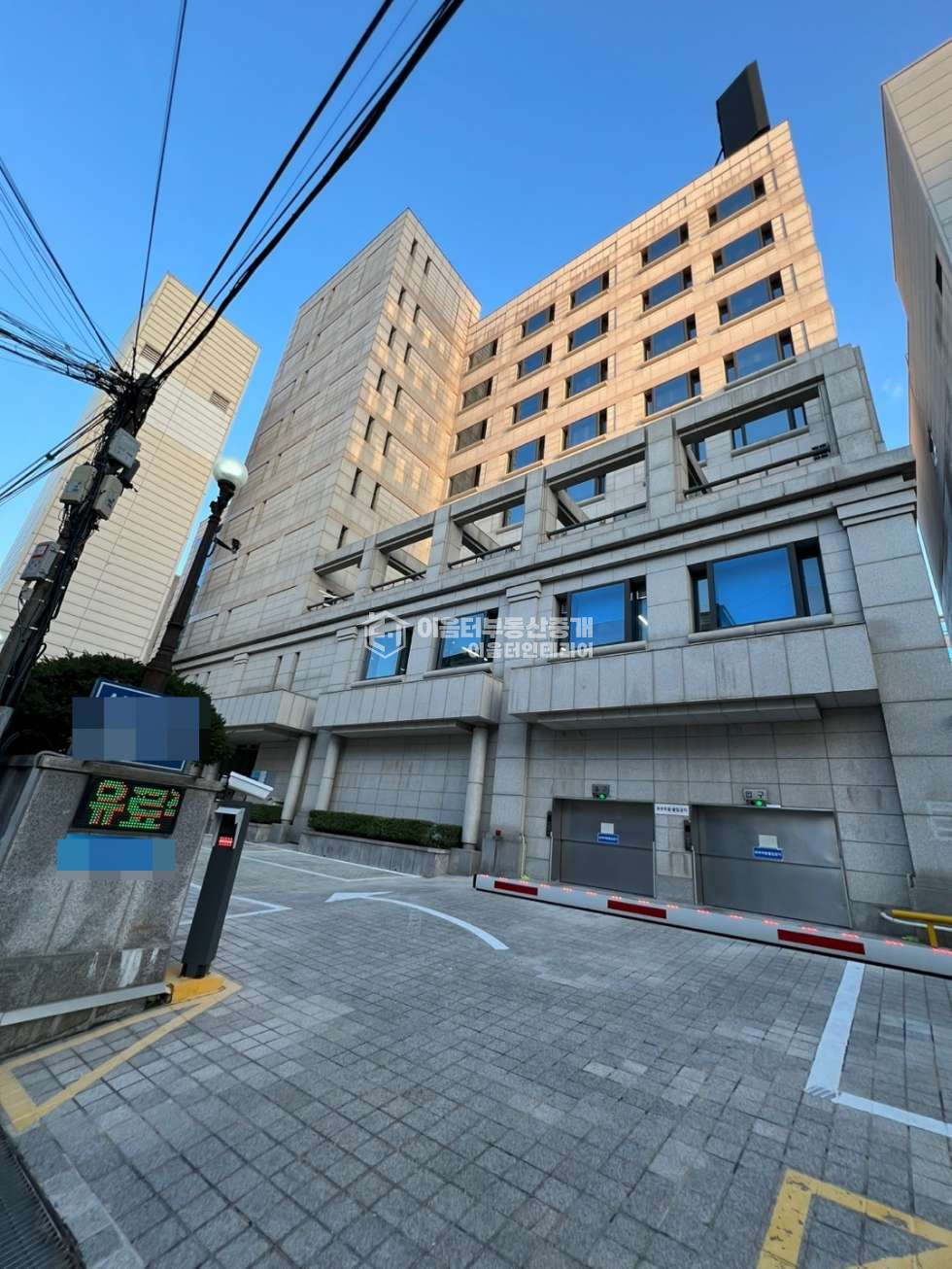 서울 마포구 서교동 더블역세권.대로변.내외관 최상 대형사무실. 즉시입주.엘베O주차O 월세 매물번호 10392 사진 29