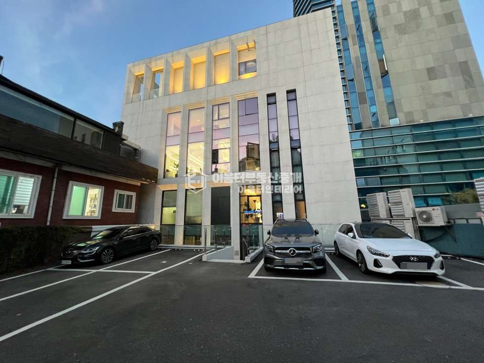 서울 마포구 서교동 내외관 수려한 깔끔한 사무실. 주차3대O 상하차 많은 업종 추천 월세 매물번호 10395 사진 1