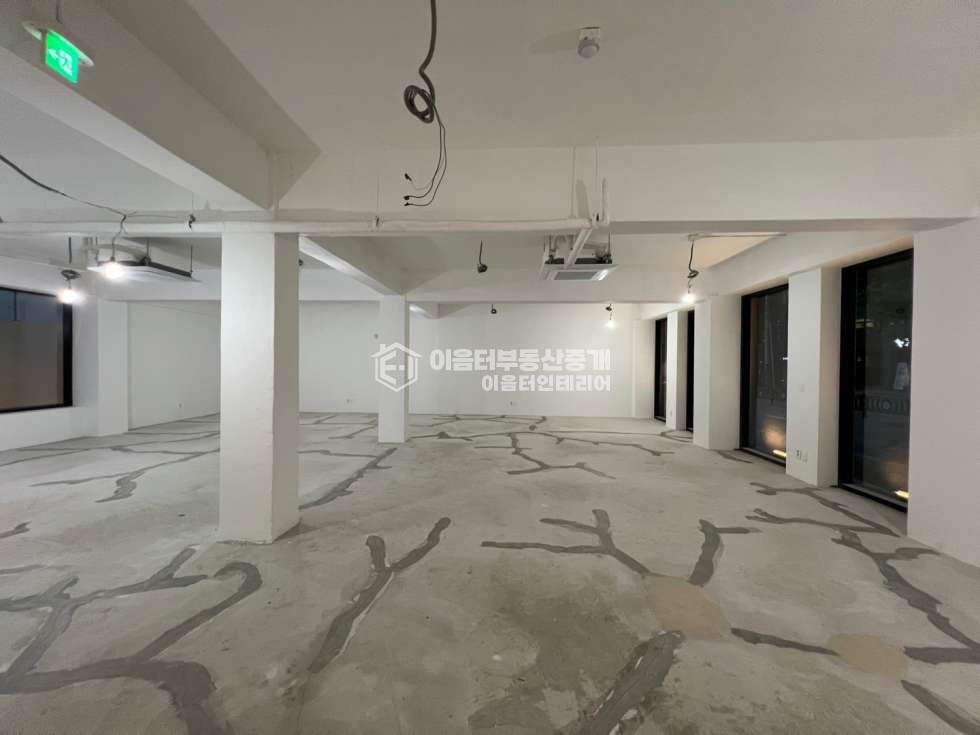 서울 마포구 서교동 내외관 수려한 깔끔한 사무실. 주차3대O 상하차 많은 업종 추천 월세 매물번호 10395 사진 2