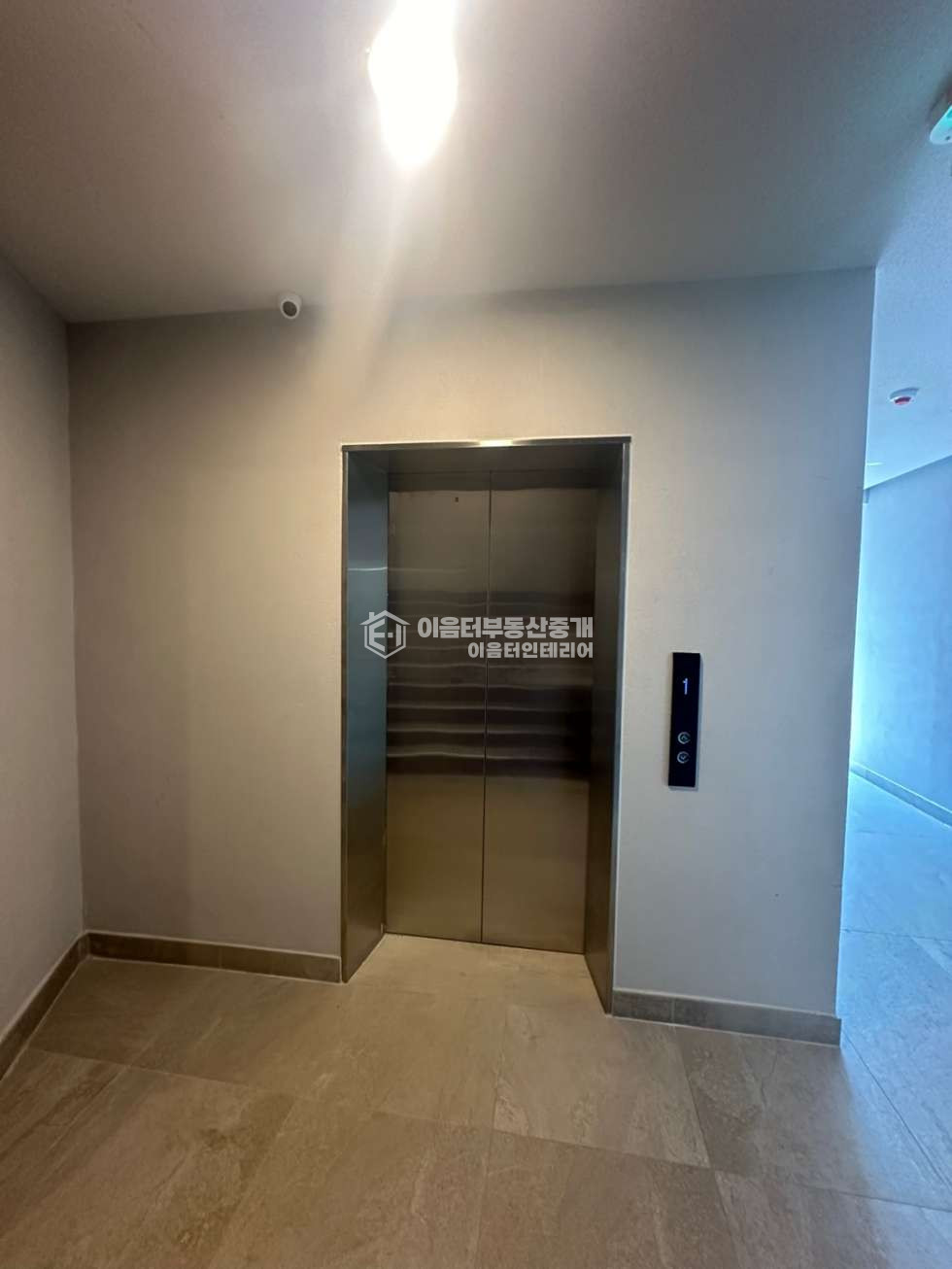 서울 마포구 서교동 내외관 수려한 깔끔한 사무실. 주차3대O 상하차 많은 업종 추천 월세 매물번호 10395 사진 16