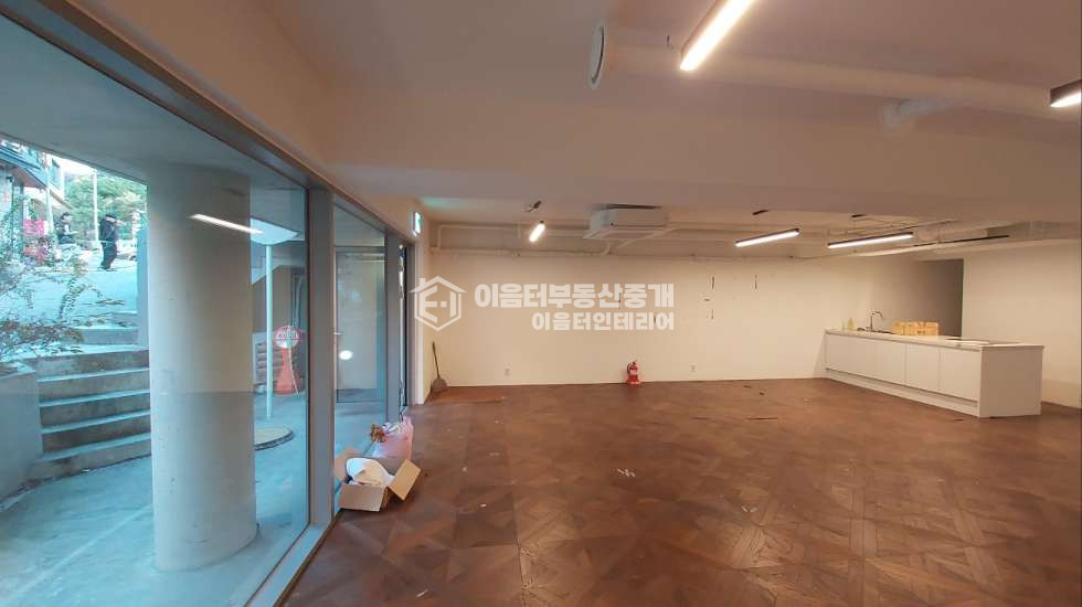 서울 마포구 서교동 홍대역세권 내외관 우수 사무실.우드바닥O넓은테라스O주차O 월세 매물번호 10407 사진 17
