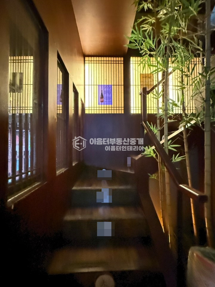 서울 마포구 서교동 홍대 합정 메인상권. 전면 넓은 1,2층 연층 대형 상가.주차O 월세 매물번호 10426 사진 5