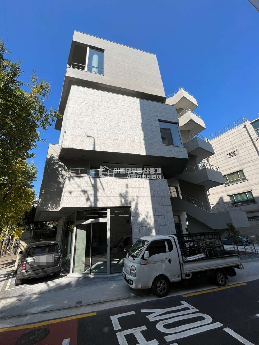서울 마포구 서교동 합정역세권. 대로변 코너 1층 무권리 상가/사무실. 엘베O주차O높은 층고O 월세 매물번호 10450 사진 16