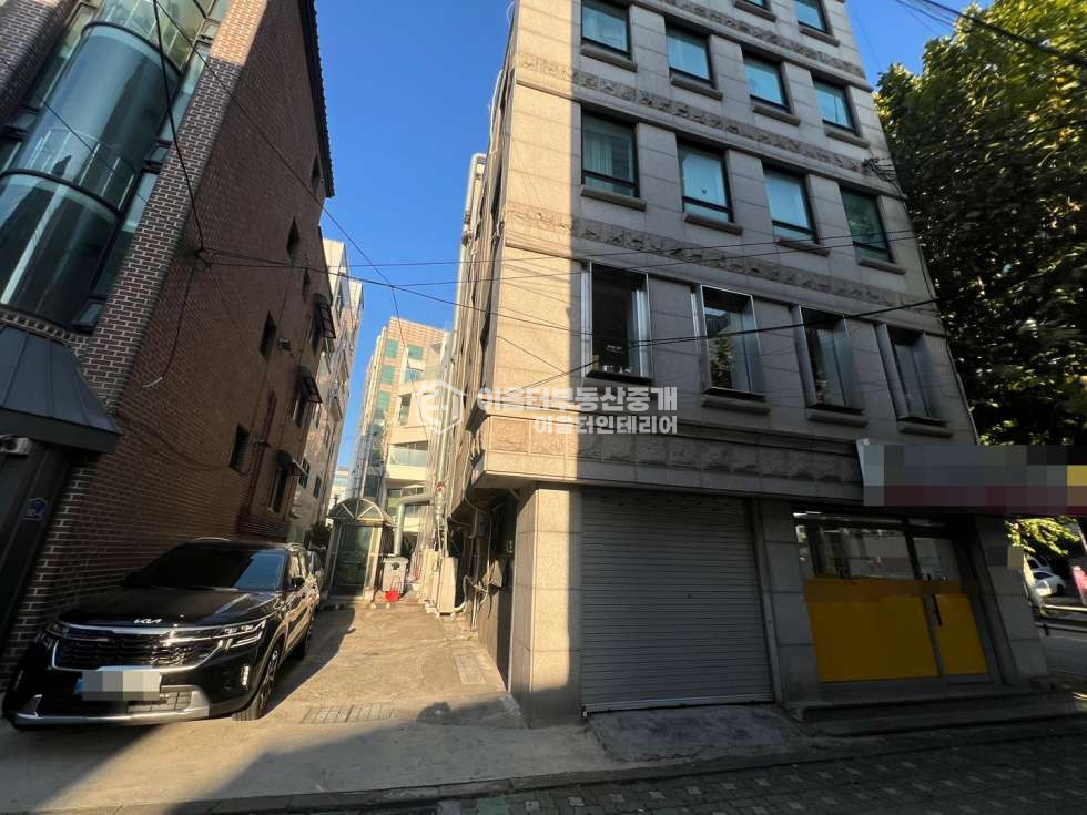 서울 마포구 동교동 홍대역 도보 2분 대로변 건물 남향 밝은 사무실.탕비실O 월세 매물번호 10466 사진 18
