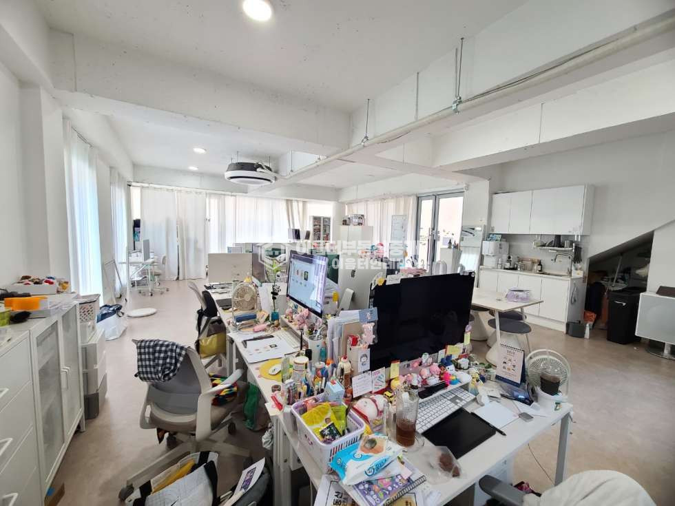 서울 마포구 합정동 합정역세권.내외관 깔끔한 2층 사무실.주차O높은 층고O테라스O 월세 매물번호 10501 사진 3