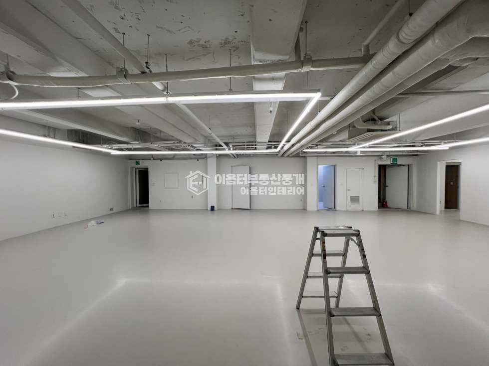 서울 마포구 서교동 합정역 도보 5분 리모델링 지층 사무실.접근성O주차O 월세 매물번호 10515 사진 5