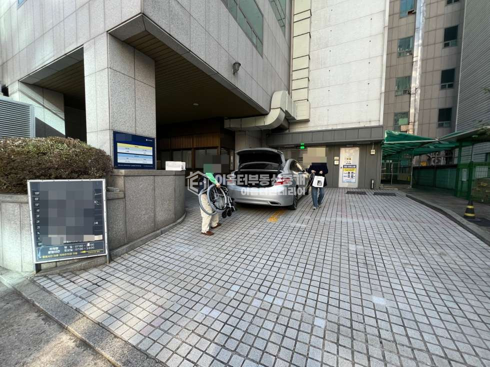 서울 마포구 서교동 홍대 역세권.대로변 코너 지층 100평 무권리 상가.주차O엘베O 월세 매물번호 10558 사진 26