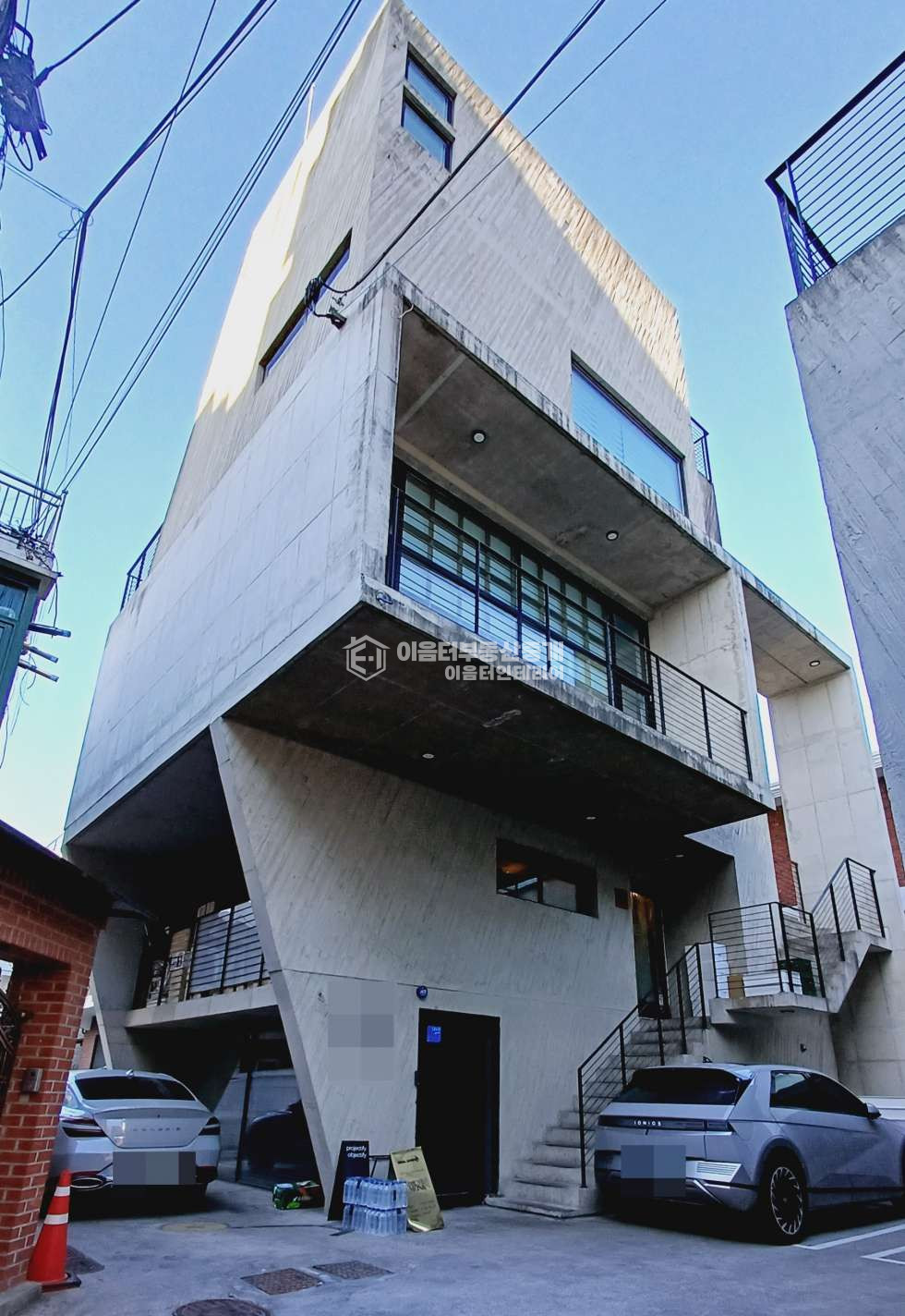 서울 서대문구 연희동 연희동 신축급 무권리 1층 테라스 있는 상가,사무실 월세 매물번호 10661 사진 1