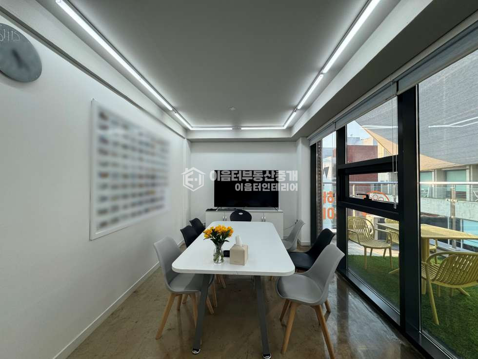 서울 마포구 동교동 홍대역세권 경의선 숲길 인테리어 완비 사무실 월세 매물번호 10775 사진 3