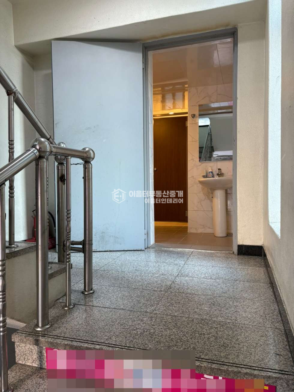 서울 마포구 성산동 저렴한 임대료 l 광활한 전면부 l 업종제한 없음 월세 매물번호 10895 사진 13
