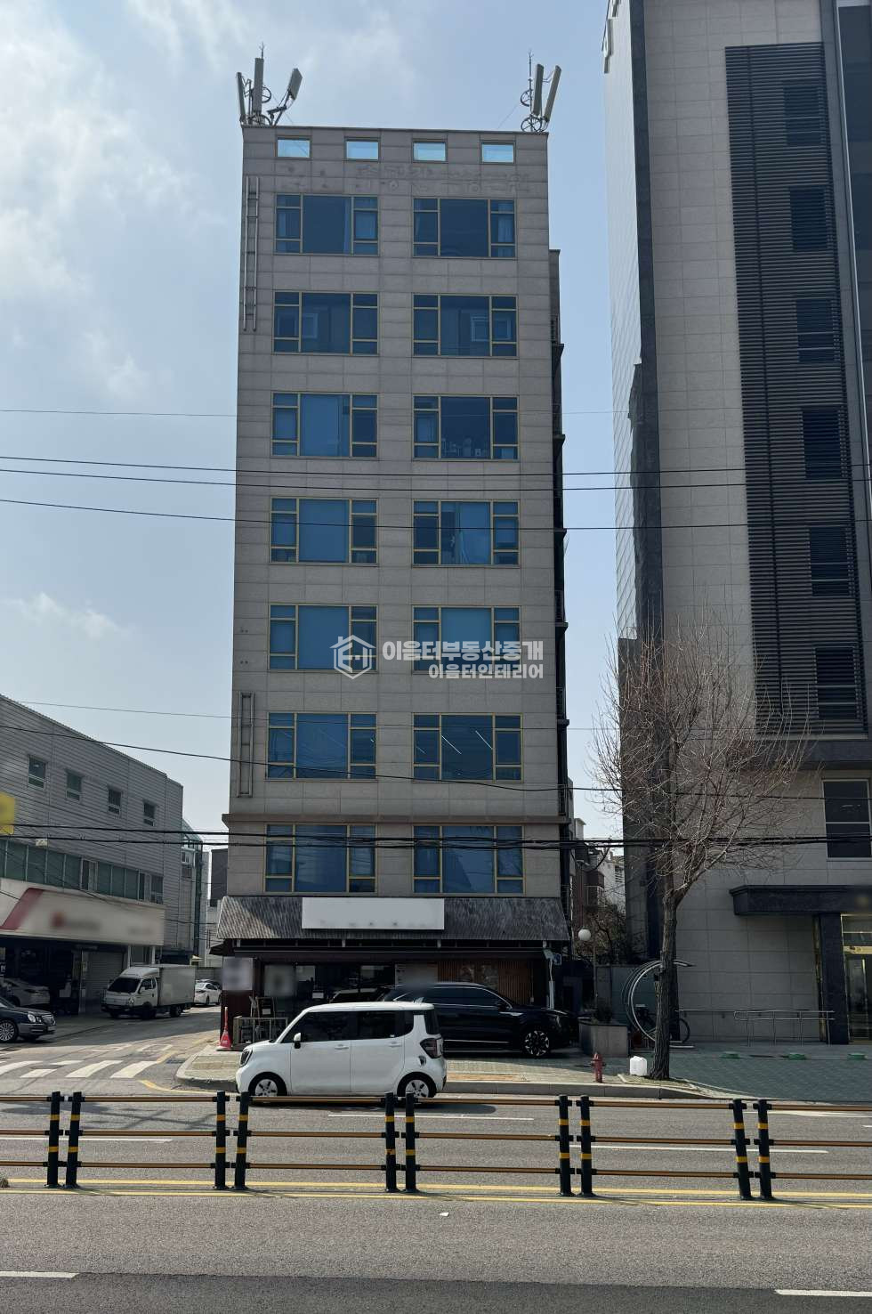 서울 마포구 성산동 화이트톤 인테리어 선호도 높은 업무공간 월세 매물번호 10751 사진 1