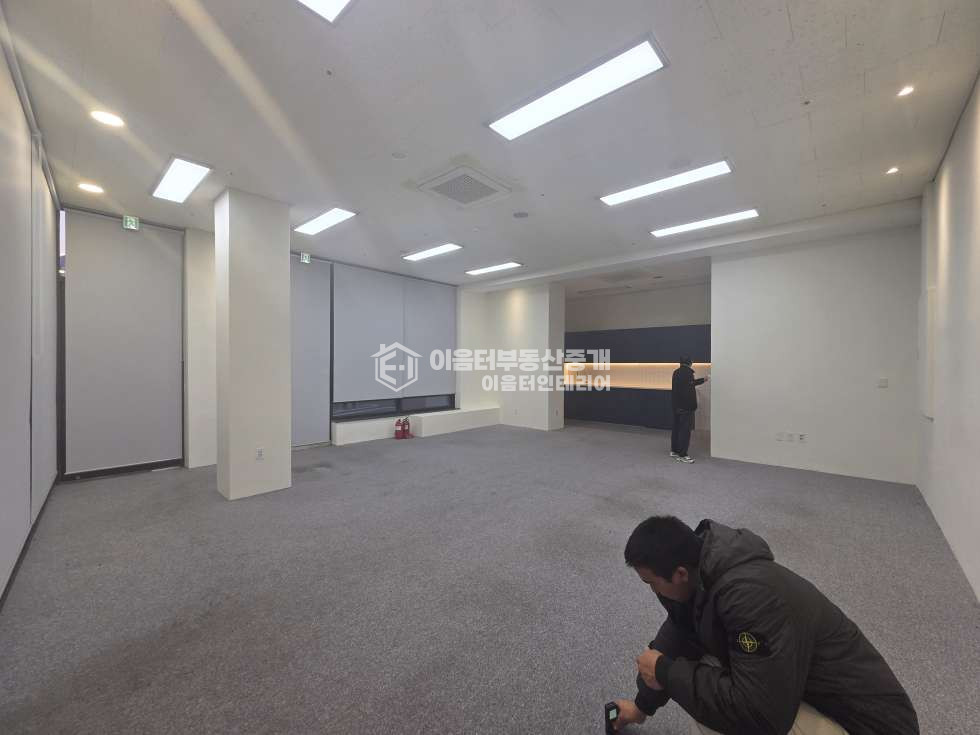 서울 마포구 동교동 홍대입구역세권 커디션 최상 1층 무권리 상가 월세 매물번호 11031 사진 4