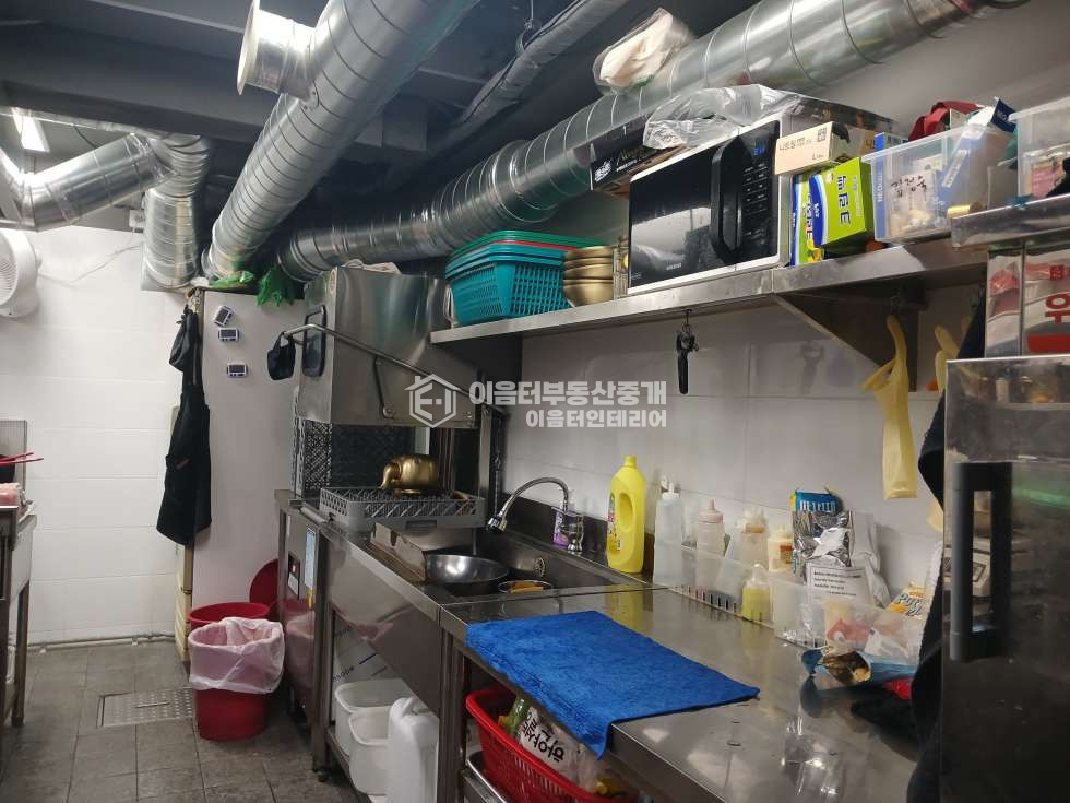 서울 마포구 서교동 홍대입구역 사거리 인근 노출도 좋은 1층같은 지하층 상가 월세 매물번호 11091 사진 11