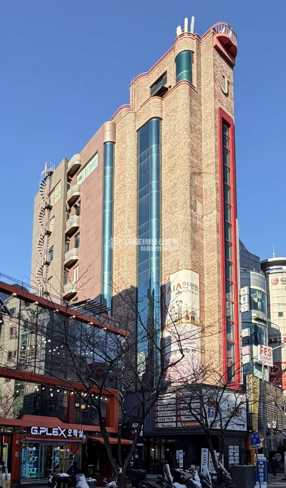 서울 서대문구 창천동 나동 신촌 명물길 메인 대로변 가시성 좋은 상가 월세 매물번호 11118 사진 1