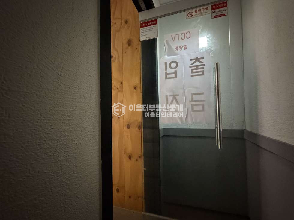 서울 서대문구 창천동 먹자 메인 2층 무권리 상가 월세 매물번호 11127 사진 2