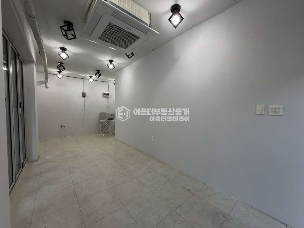 서울 마포구 성산동 내외부 깔끔한 건물 1층 무권리 상가 월세 매물번호 11133 사진 3