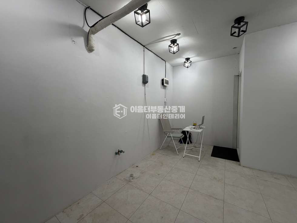 서울 마포구 성산동 내외부 깔끔한 건물 1층 무권리 상가 월세 매물번호 11133 사진 4