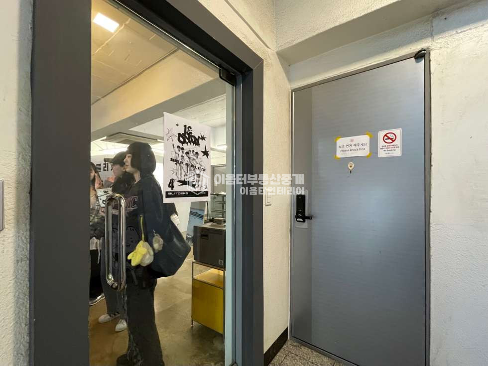 서울 마포구 서교동 벚꽃길메인 I 노출도최상 I 3면통창 월세 매물번호 11141 사진 3