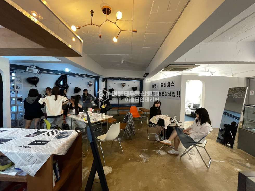 서울 마포구 서교동 벚꽃길메인 I 노출도최상 I 3면통창 월세 매물번호 11141 사진 6
