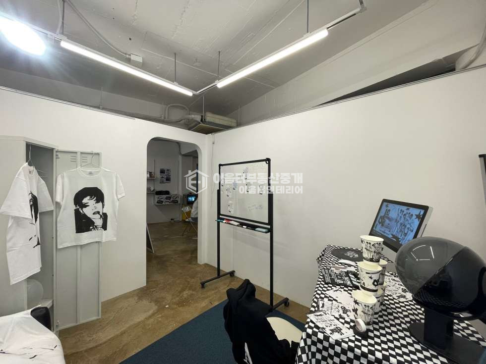 서울 마포구 서교동 벚꽃길메인 I 노출도최상 I 3면통창 월세 매물번호 11141 사진 18