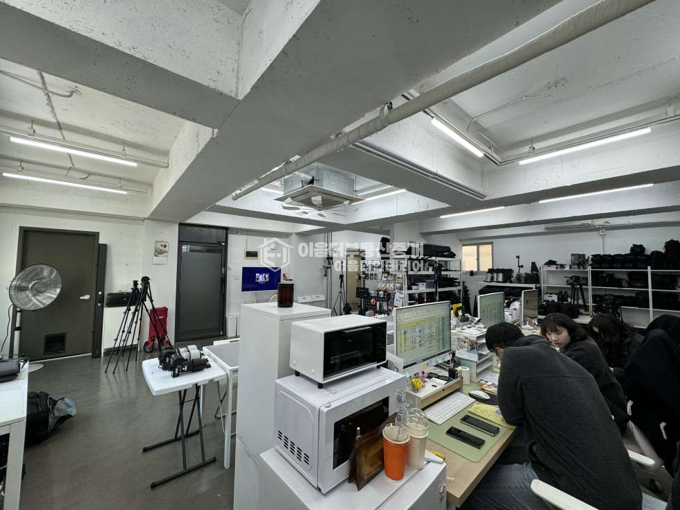 서울 마포구 동교동 인테리어일부지원l 홍대역세권 동교동 사무실 노출천장 네모반듯한 구조 월세 매물번호 11143 사진 5