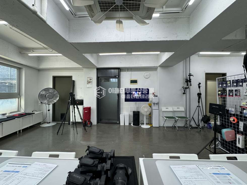 서울 마포구 동교동 인테리어일부지원l 홍대역세권 동교동 사무실 노출천장 네모반듯한 구조 월세 매물번호 11143 사진 8