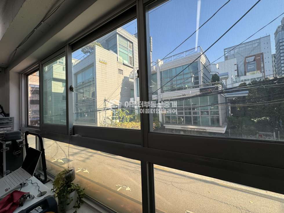 서울 마포구 동교동 인테리어일부지원l 홍대역세권 동교동 사무실 노출천장 네모반듯한 구조 월세 매물번호 11143 사진 12