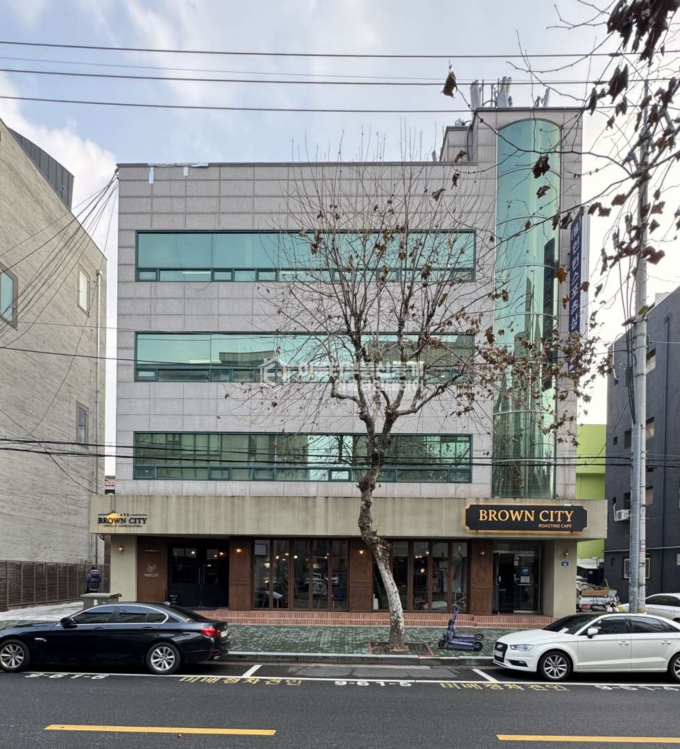 서울 마포구 동교동 인테리어일부지원l화이트인테리어 노출천장 높은층고 홍대역세권가성비사무실 월세 매물번호 11162 사진 1