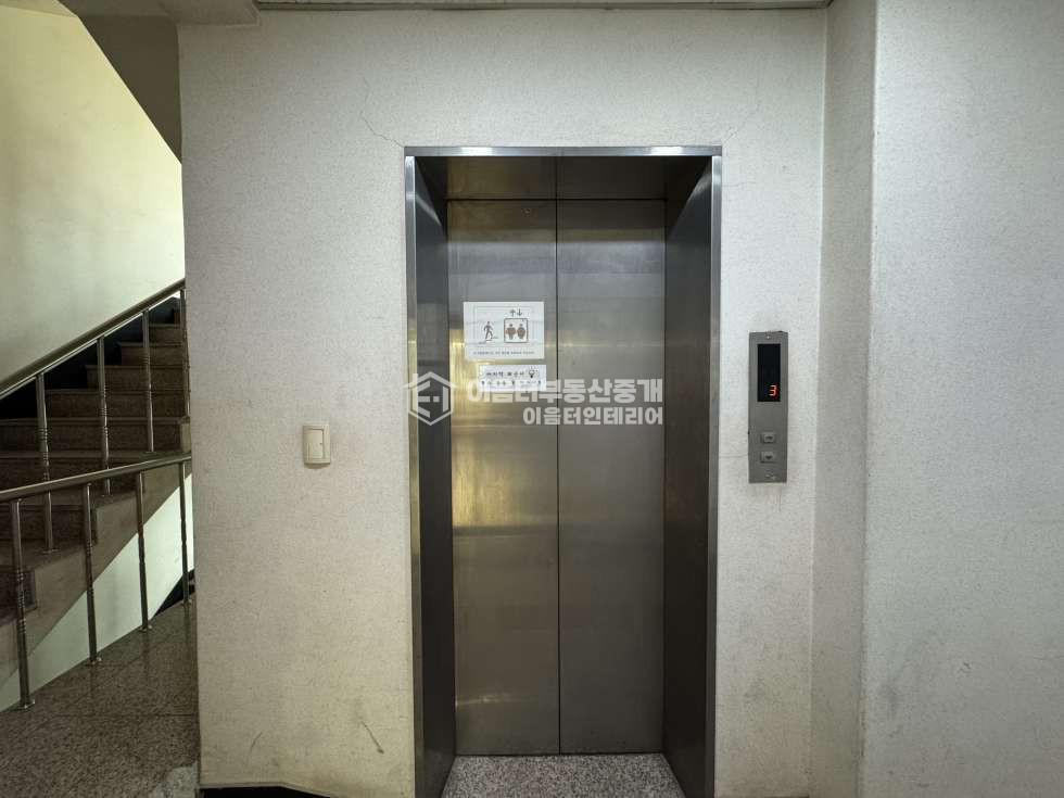 서울 마포구 동교동 인테리어일부지원l화이트인테리어 노출천장 높은층고 홍대역세권가성비사무실 월세 매물번호 11162 사진 28