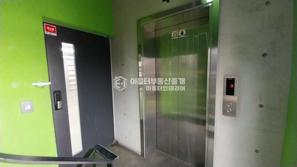 서울 마포구 서교동 무권리 l 역세권 l 연층사용 l 내부계단 l 엘베O주차O 월세 매물번호 10024 사진 38
