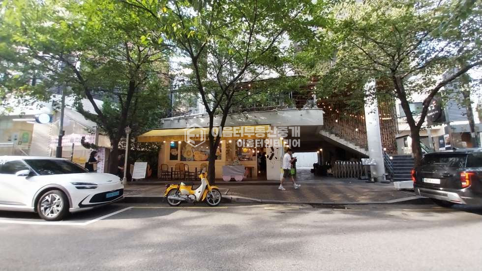 서울 마포구 서교동 무권리 l 역세권 l 연층사용 l 내부계단 l 엘베O주차O 월세 매물번호 10024 사진 43