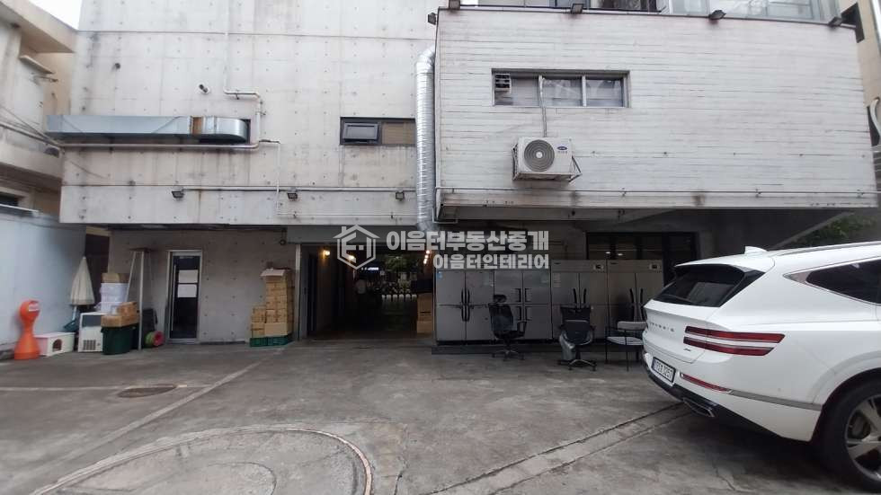 서울 마포구 서교동 무권리 l 역세권 l 연층사용 l 내부계단 l 엘베O주차O 월세 매물번호 10024 사진 47