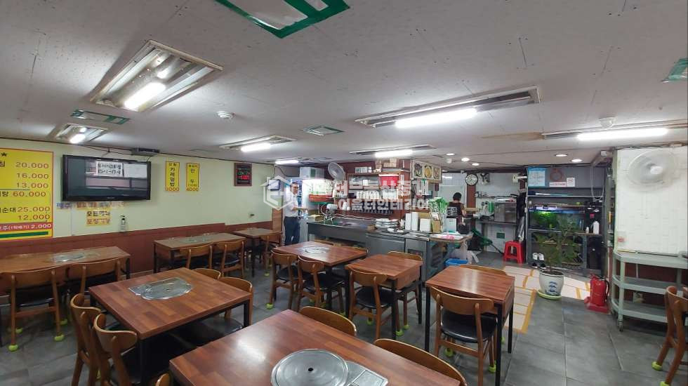 서울 마포구 서교동 망원역 도보2분 깔끔한 접근성 좋은 사거리 코너 1층 상가 월세 매물번호 10060 사진 1