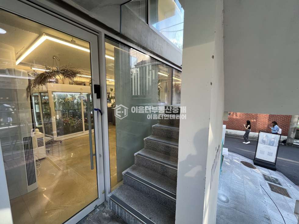 서울 마포구 동교동 미로길 초입 노출 최고 1층 상가 월세 매물번호 10035 사진 7