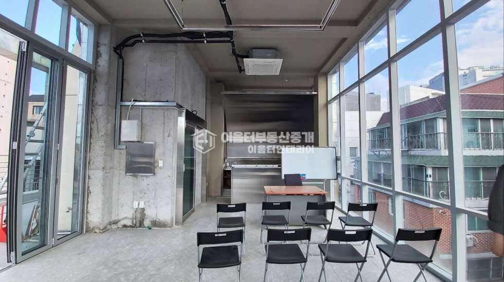 서울 마포구 동교동 연남 미로길 초메인 무권리 삼면 통장 테라스 월세 매물번호 10034 사진 4