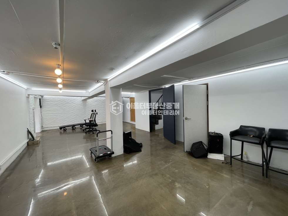서울 마포구 서교동 동화 같은 정원을 가진 무권리 건물 임대 월세 매물번호 10031 사진 10