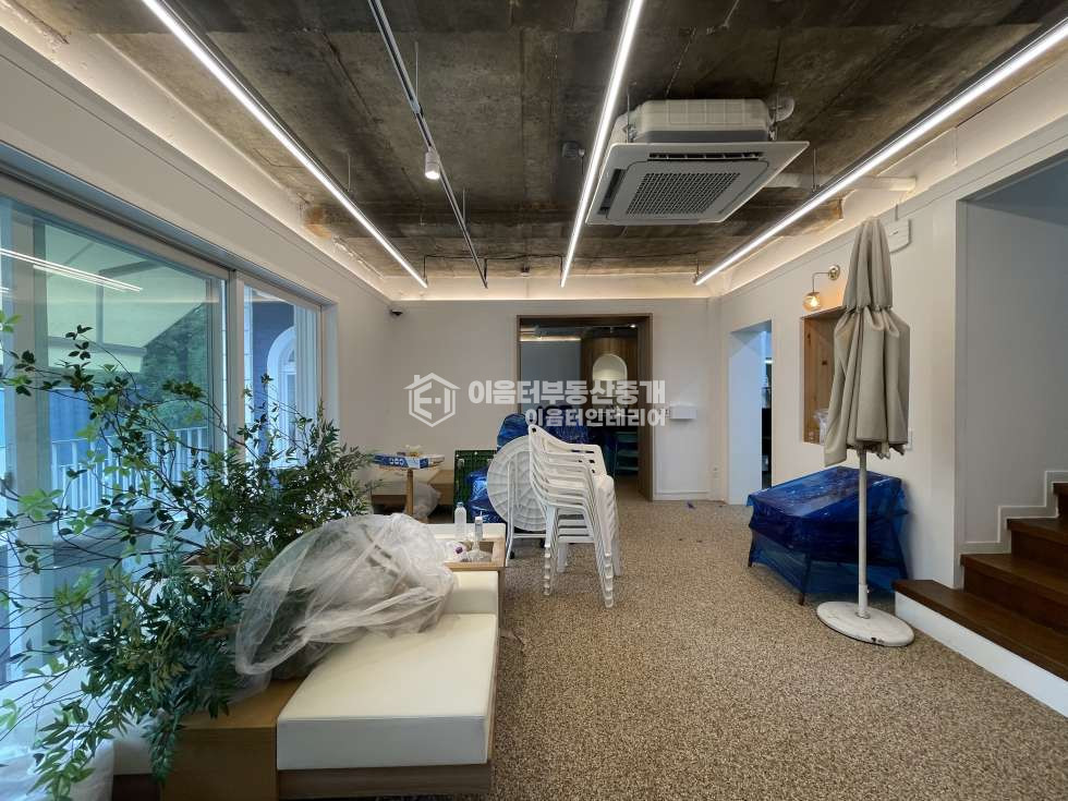 서울 마포구 서교동 동화 같은 정원을 가진 무권리 건물 임대 월세 매물번호 10031 사진 17