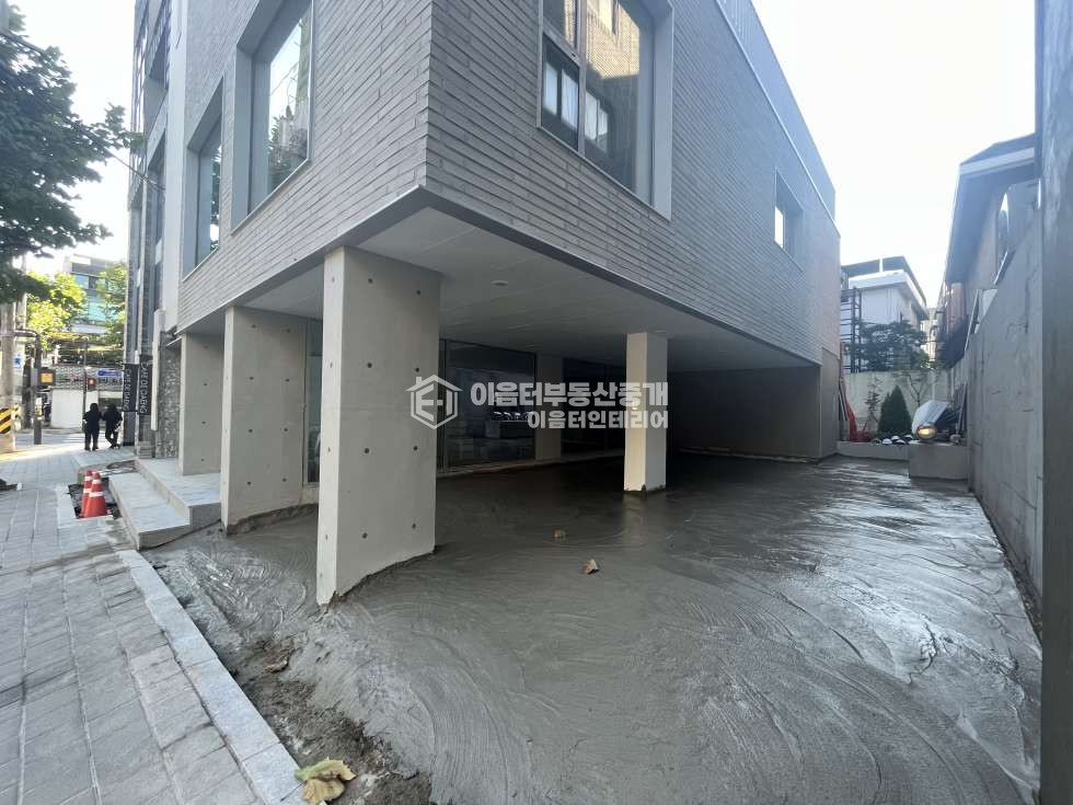 서울 마포구 연남동 연남동 대로변신축 무권리 엘베,주차O 가시성 좋은 분할임대가능 통임대 월세 매물번호 10044 사진 3