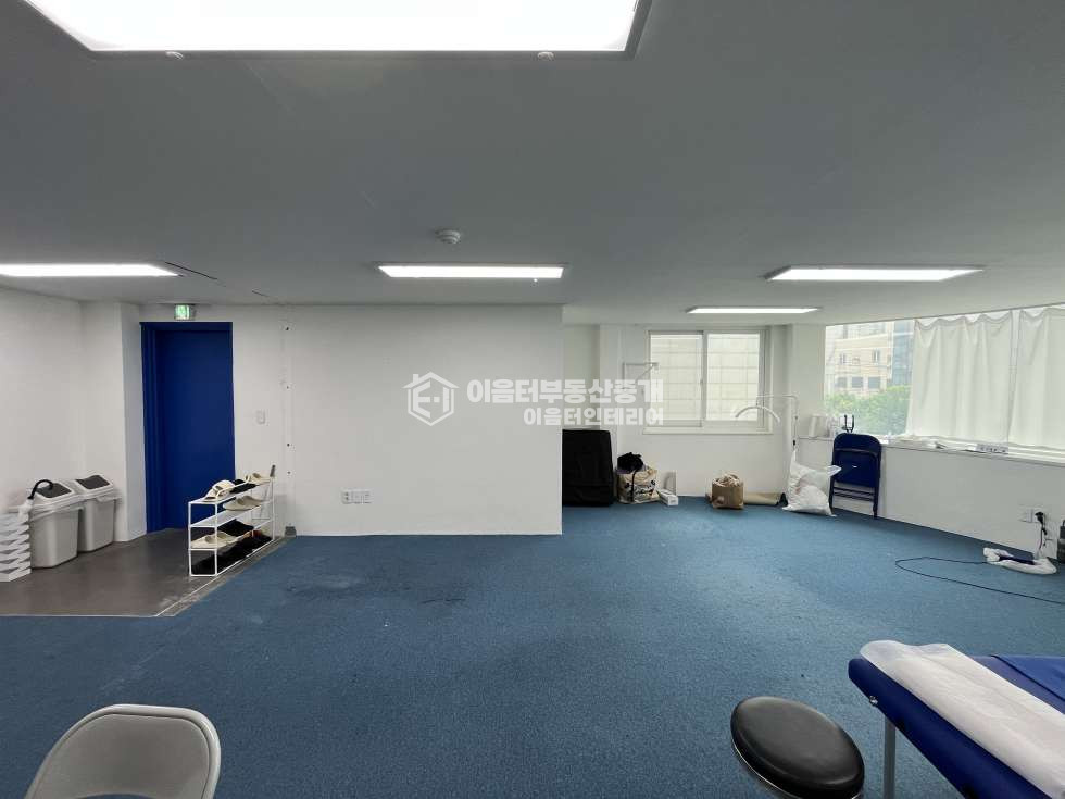 서울 마포구 서교동 햇빛이 쏟아지는 화이트톤 가성비 좋은 상가 사무실 월세 매물번호 10093 사진 4