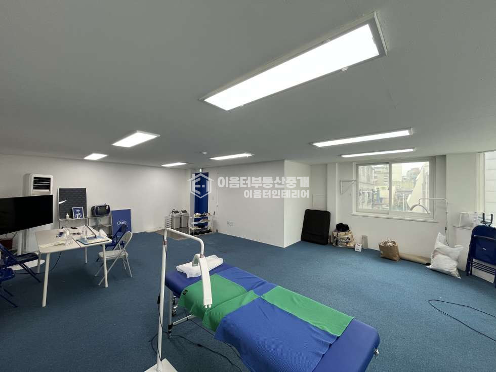 서울 마포구 서교동 햇빛이 쏟아지는 화이트톤 가성비 좋은 상가 사무실 월세 매물번호 10093 사진 5